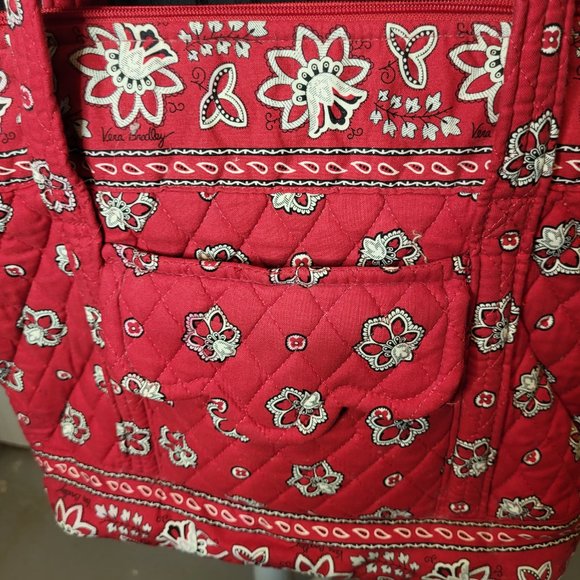 Vera Bradley Quilted Purse, Red, Black & Cream Floral Pattern. Front Flap Pocket - Picture 3 of 10